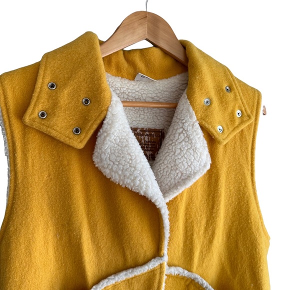 Calvin Klein Wool Vest Yellow Small - Picture 6 of 9